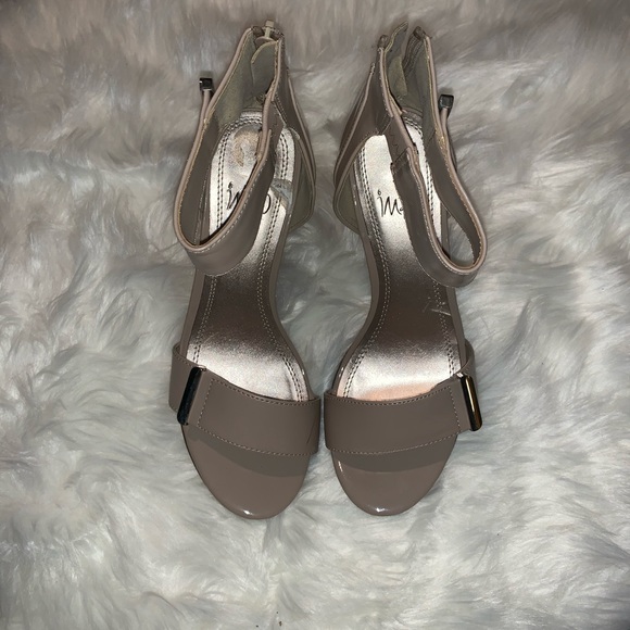 Heels - Picture 2 of 4